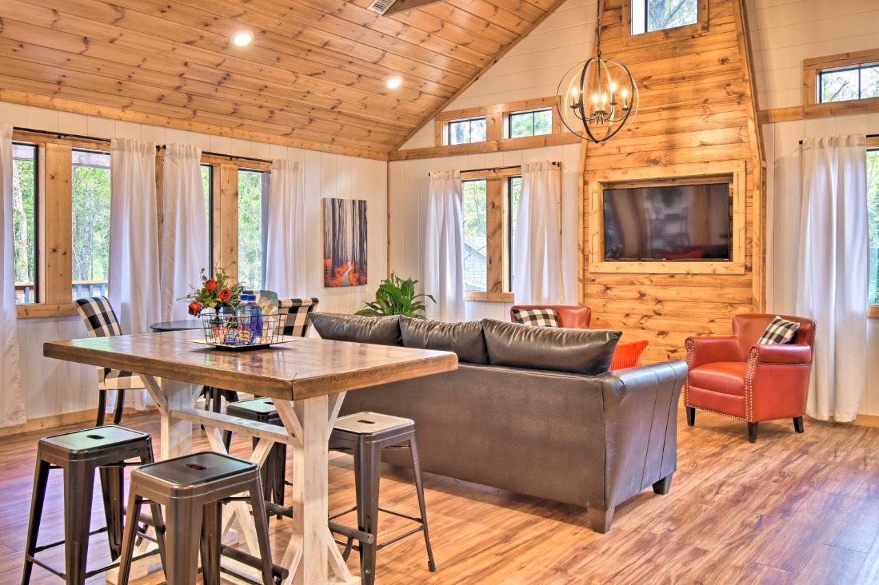 Modern Broken Bow Cabin Large Deck, Bbq And Pergola Ngoại thất bức ảnh