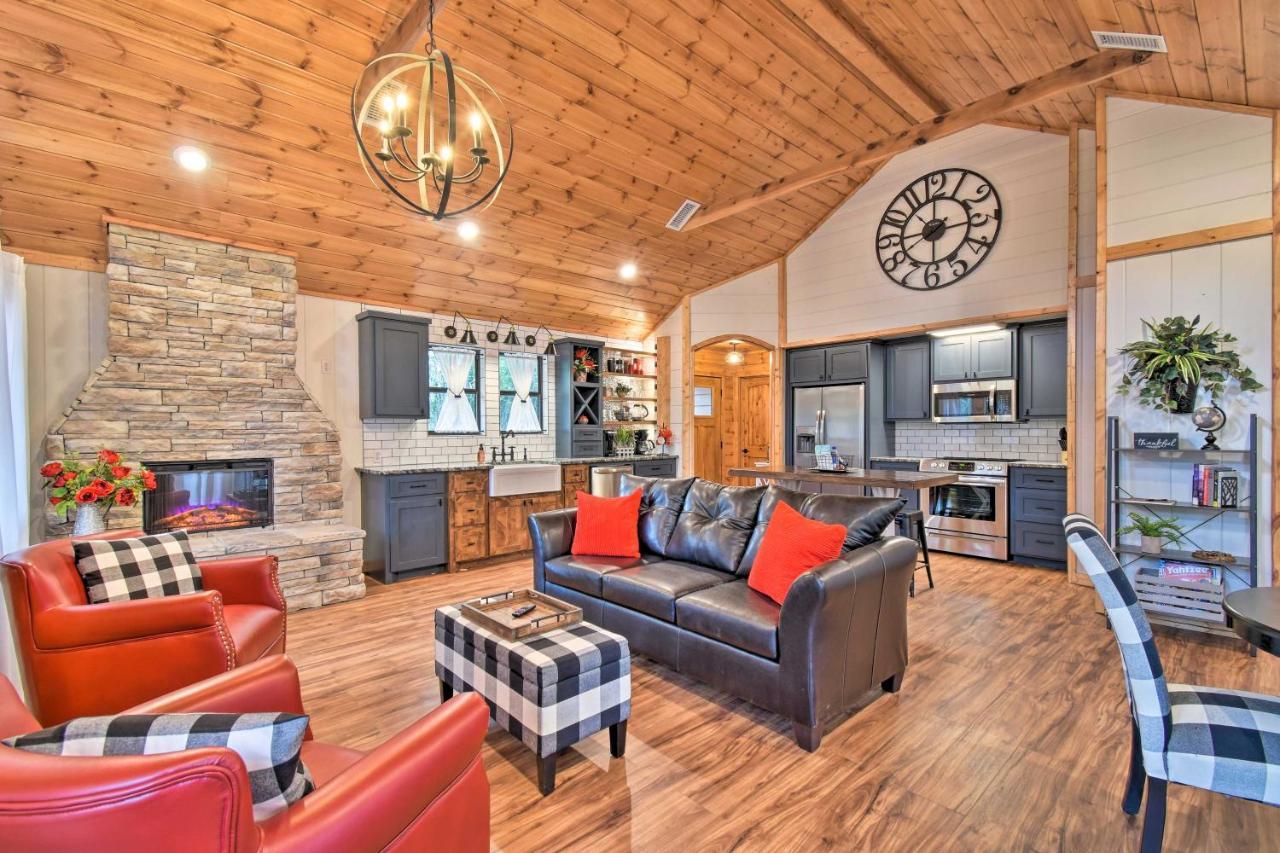 Modern Broken Bow Cabin Large Deck, Bbq And Pergola Ngoại thất bức ảnh