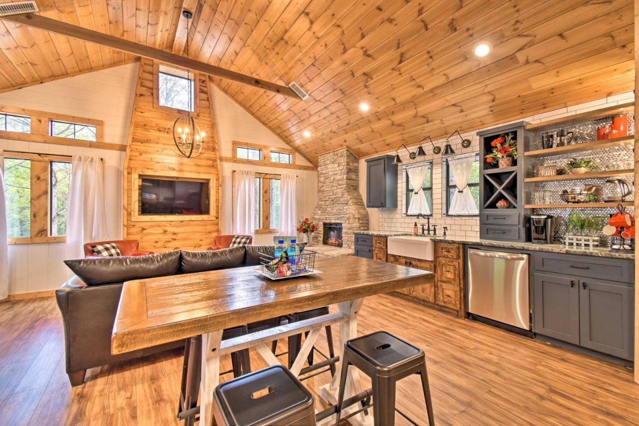 Modern Broken Bow Cabin Large Deck, Bbq And Pergola Ngoại thất bức ảnh