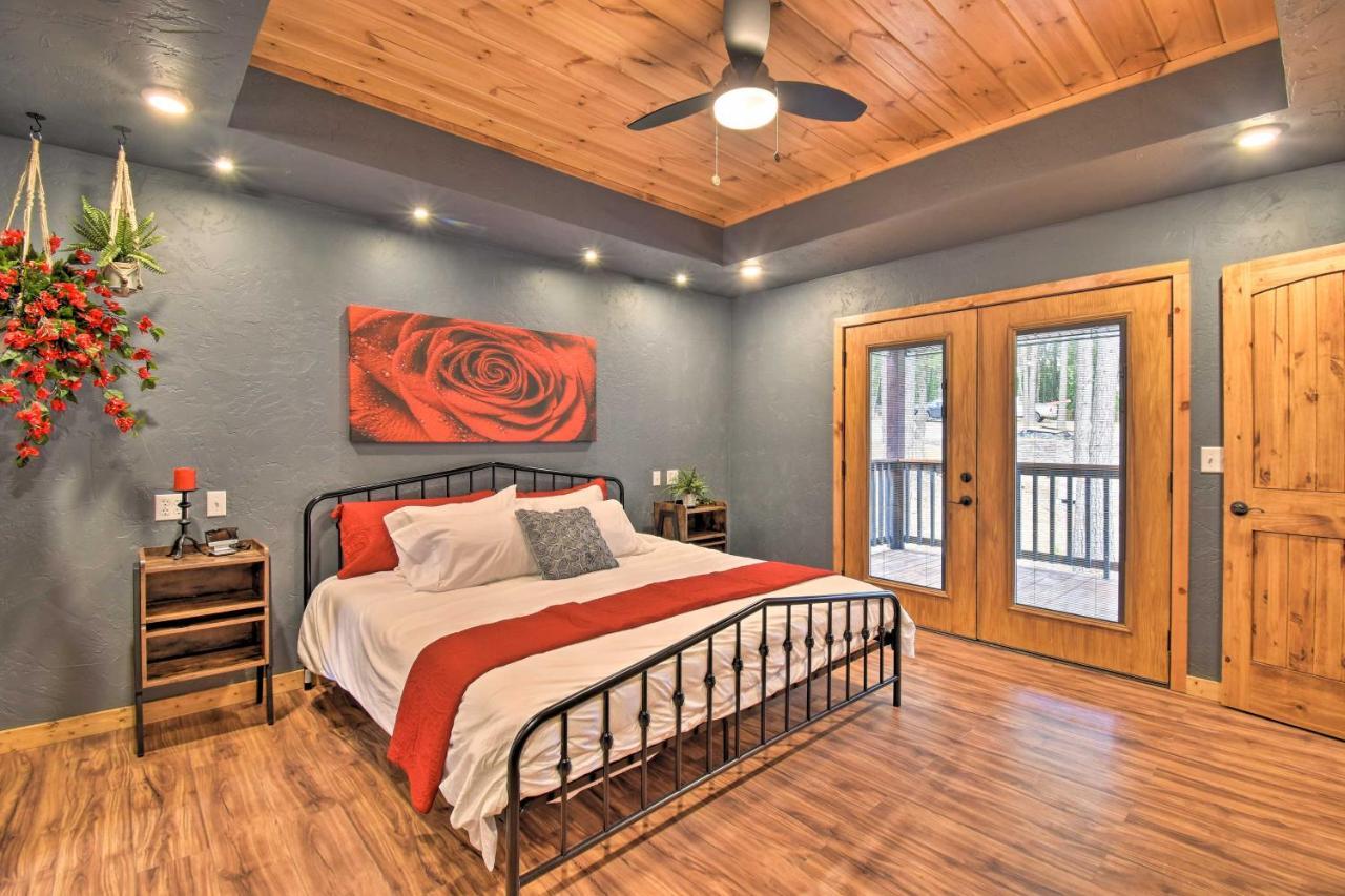 Modern Broken Bow Cabin Large Deck, Bbq And Pergola Ngoại thất bức ảnh