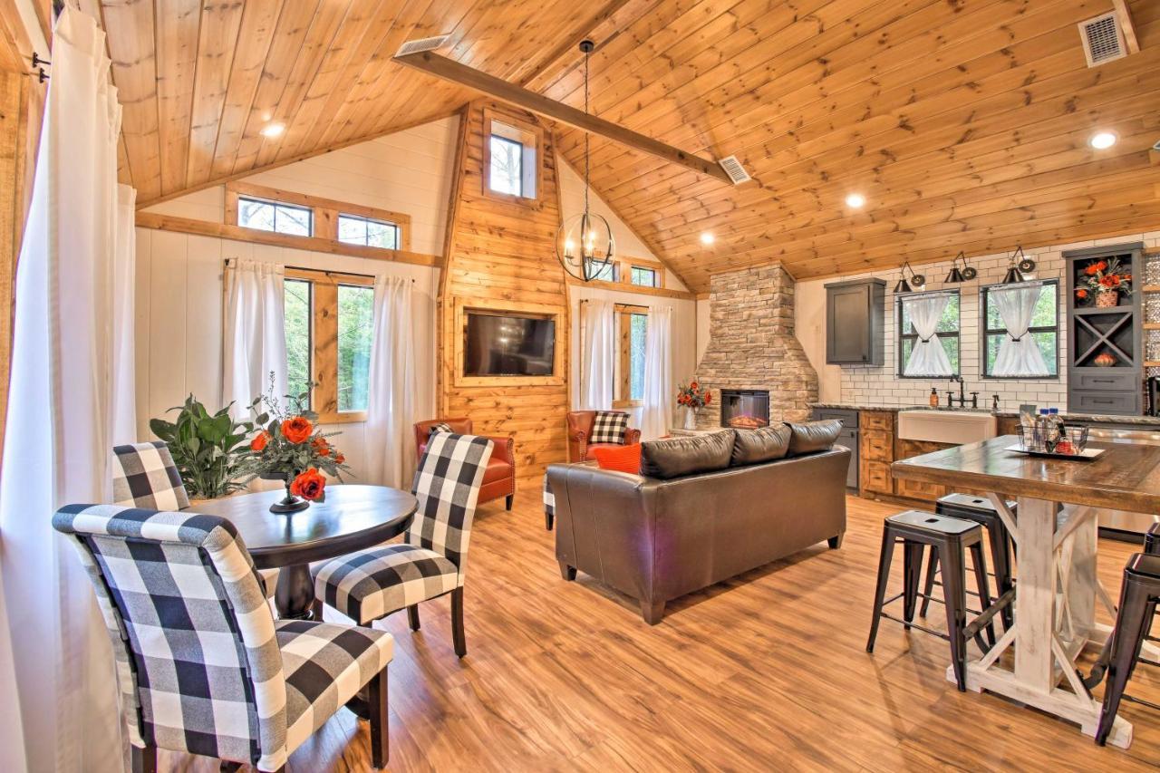 Modern Broken Bow Cabin Large Deck, Bbq And Pergola Ngoại thất bức ảnh