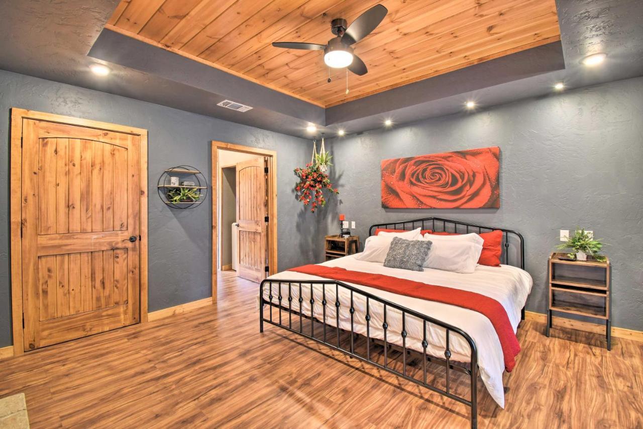 Modern Broken Bow Cabin Large Deck, Bbq And Pergola Ngoại thất bức ảnh