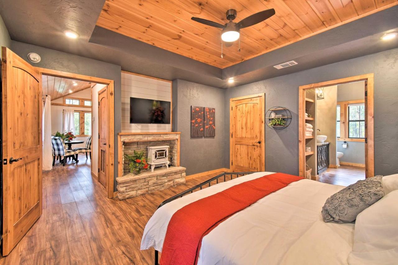 Modern Broken Bow Cabin Large Deck, Bbq And Pergola Ngoại thất bức ảnh